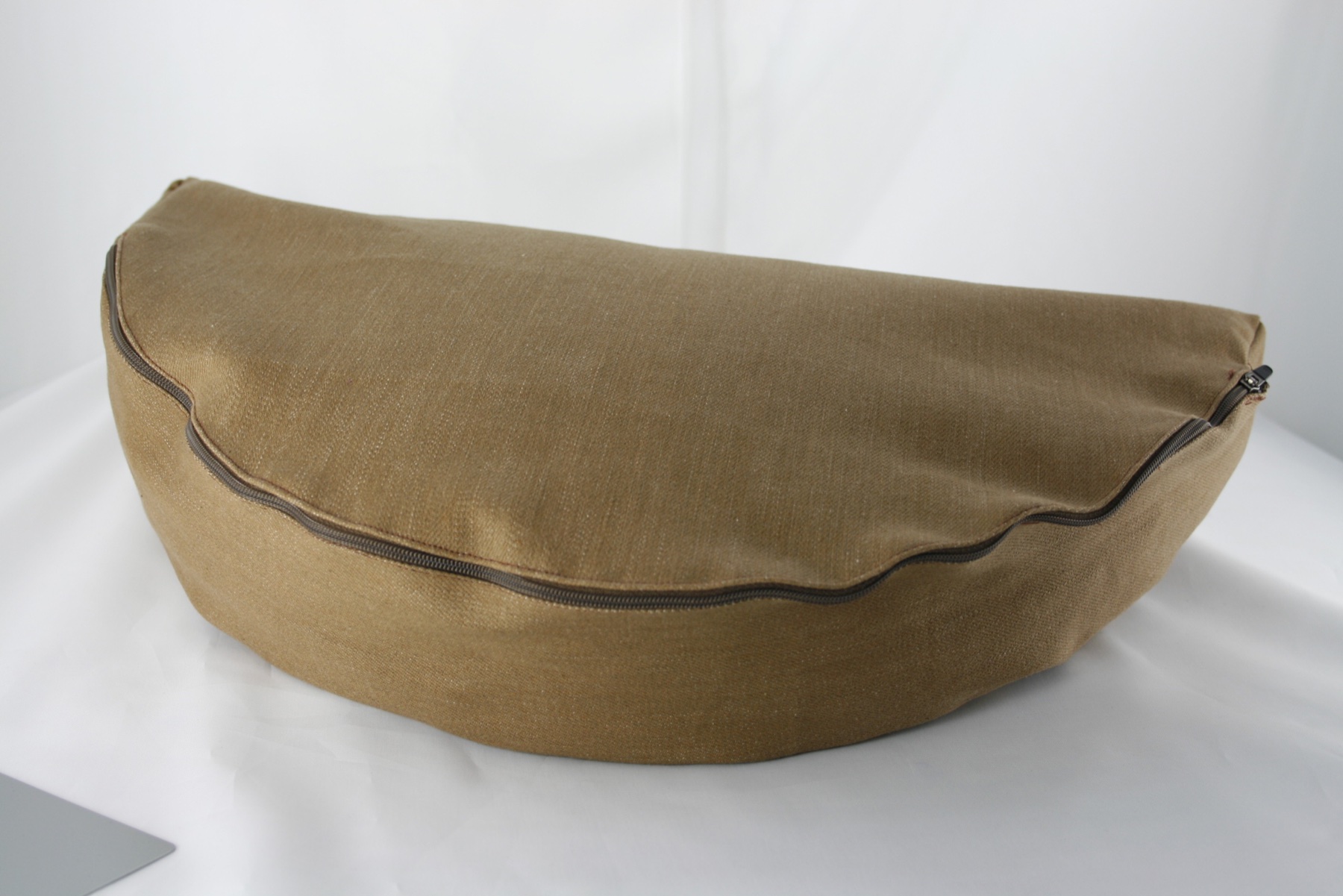 Cushion Däna — mustard linen meditation cushion, product photography