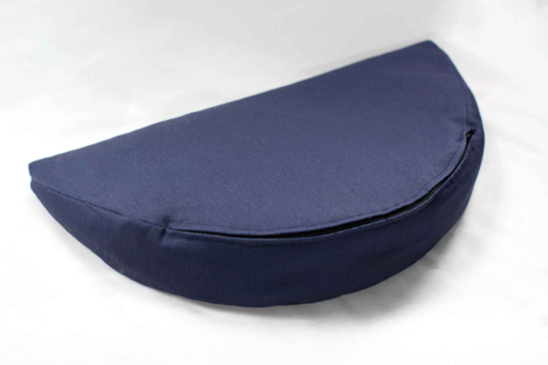 Cushion Däna — navy meditation cushion, product photography